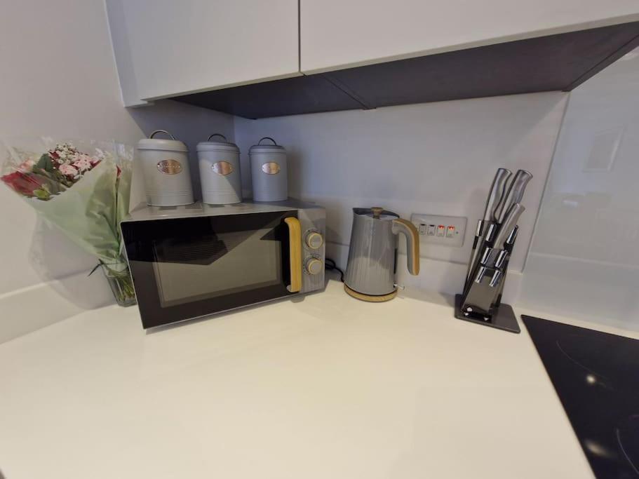 Apartment Morden High Spec For 2 *
